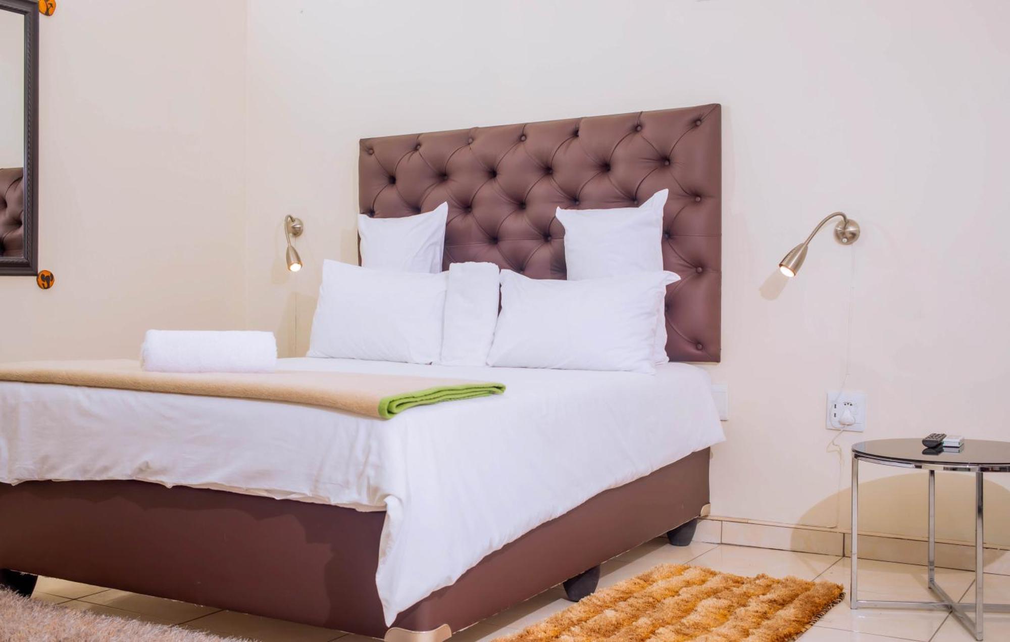 Road House Guest House Omuthiya ภายนอก รูปภาพ